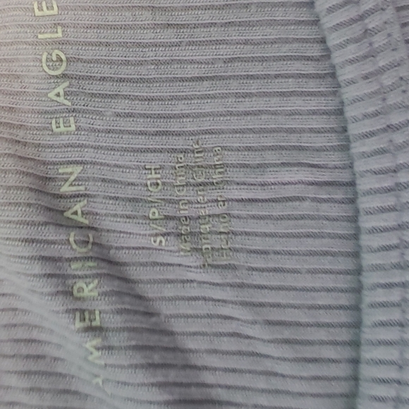 Cropped AE lilac top - Picture 2 of 3